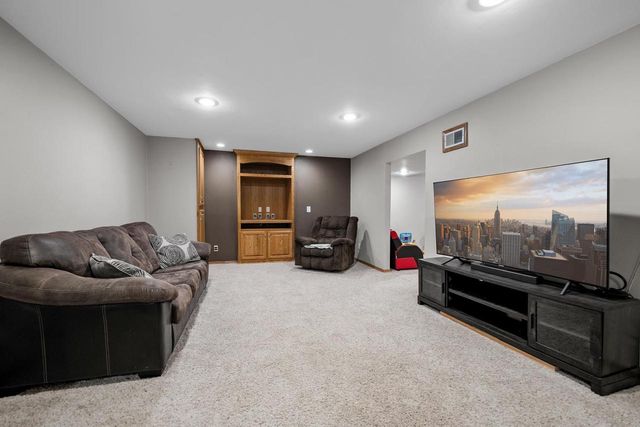 623 SUMMER WINDS DRIVE, Green Bay, WI 54311