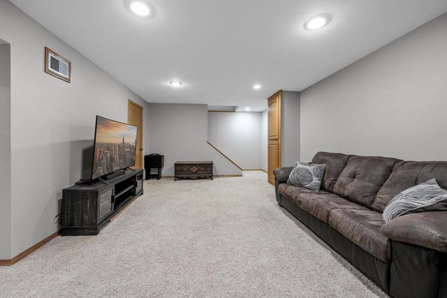 623 SUMMER WINDS DRIVE, Green Bay, WI 54311