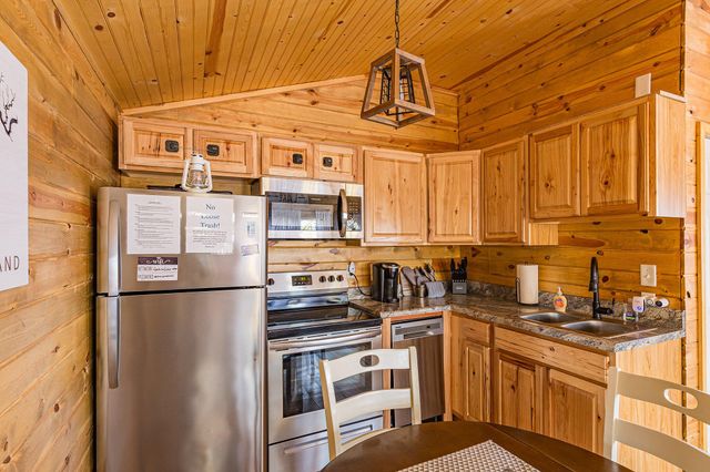 222 Cedar Bluff Ridge Road, Monticello, KY 42633