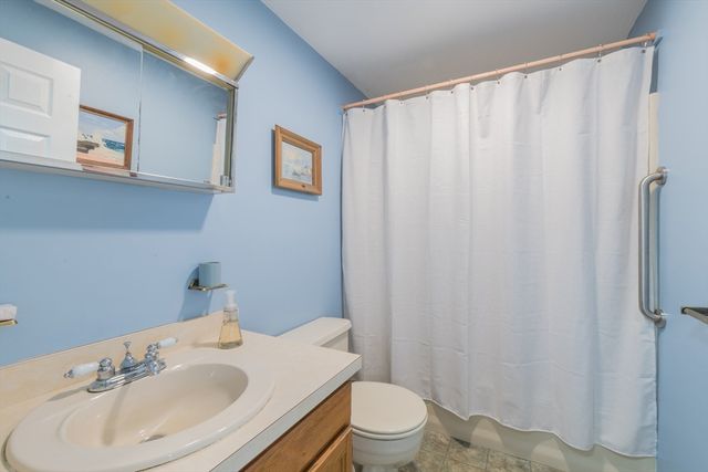 125 Lakeview Blvd, Plymouth, MA 02360
