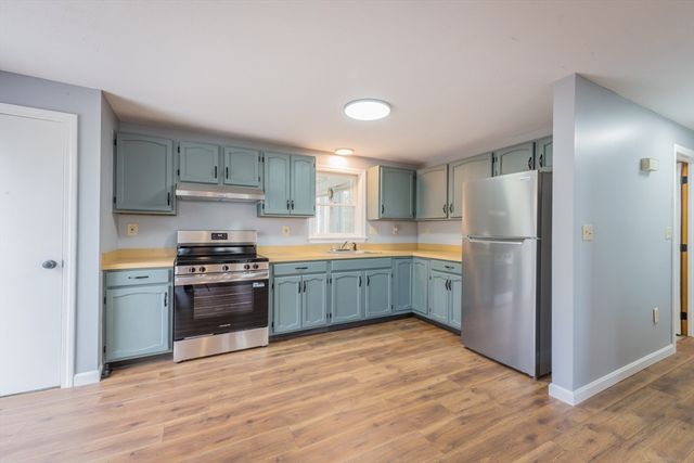 125 Lakeview Blvd, Plymouth, MA 02360