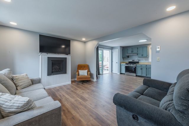 125 Lakeview Blvd, Plymouth, MA 02360