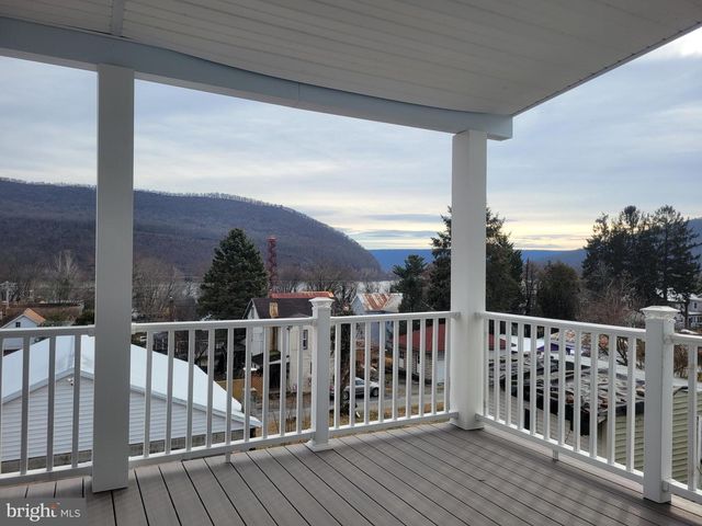 830 N LINCOLN, Duncannon, PA 17020