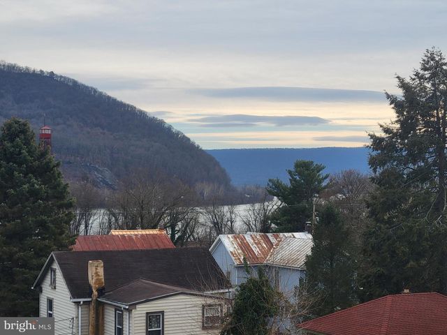 830 N LINCOLN, Duncannon, PA 17020