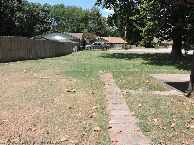 8617 Meadow Drive, Fort Smith, AR 72908