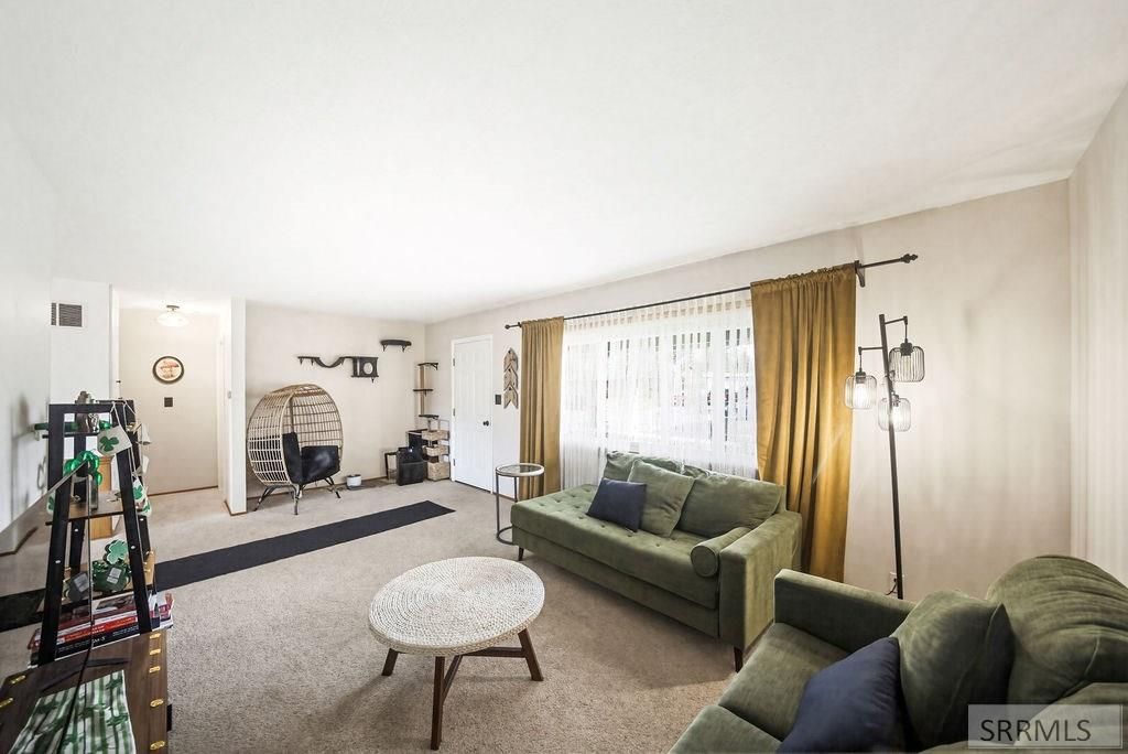 Image 12 of property listing at 407 Valley Drive, Idaho Falls, ID 83401