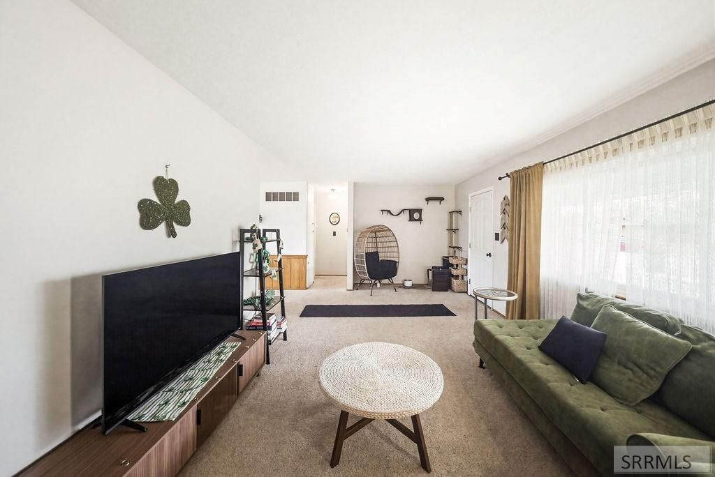 Image 13 of property listing at 407 Valley Drive, Idaho Falls, ID 83401