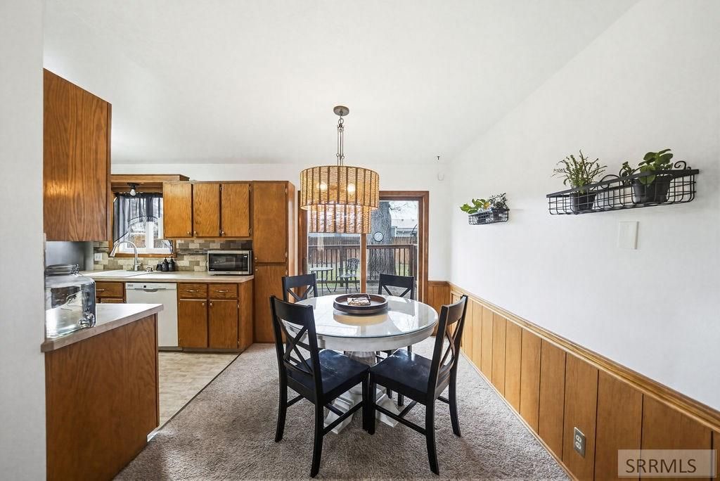 Image 14 of property listing at 407 Valley Drive, Idaho Falls, ID 83401