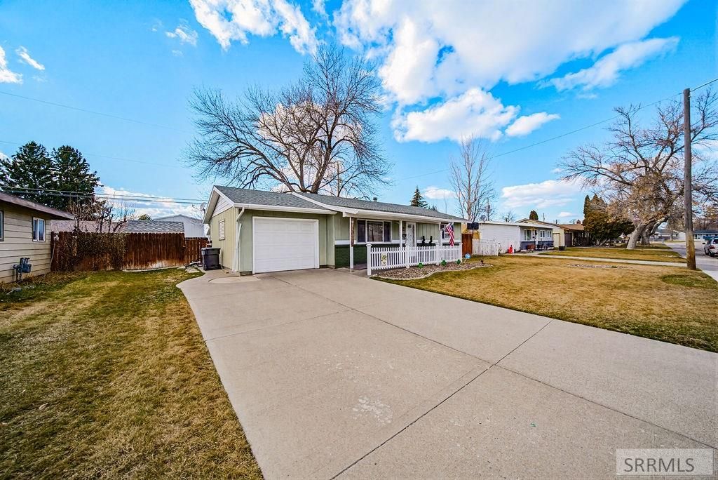Image 2 of property listing at 407 Valley Drive, Idaho Falls, ID 83401