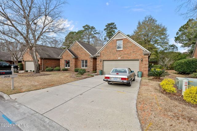 306 Village Green Drive, Trent Woods, NC 28562