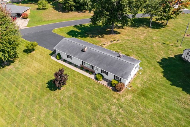 47177 Klett Rd, Paw Paw, MI 49079