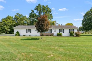 47177 Klett Rd, Paw Paw, MI 49079