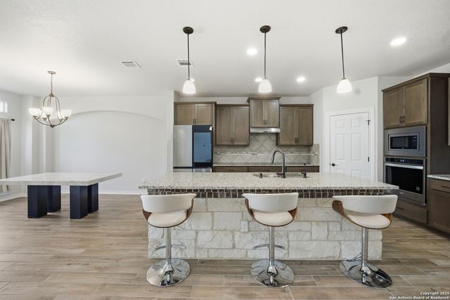 15210 Comanche Gard, San Antonio, TX 78233