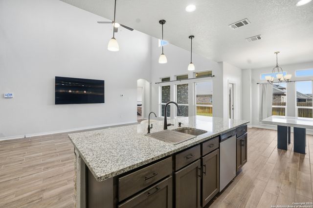 15210 Comanche Gard, San Antonio, TX 78233