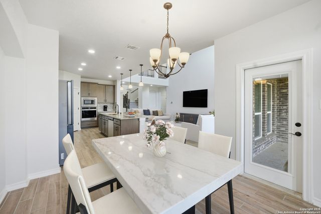 15210 Comanche Gard, San Antonio, TX 78233