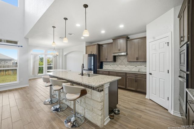 15210 Comanche Gard, San Antonio, TX 78233