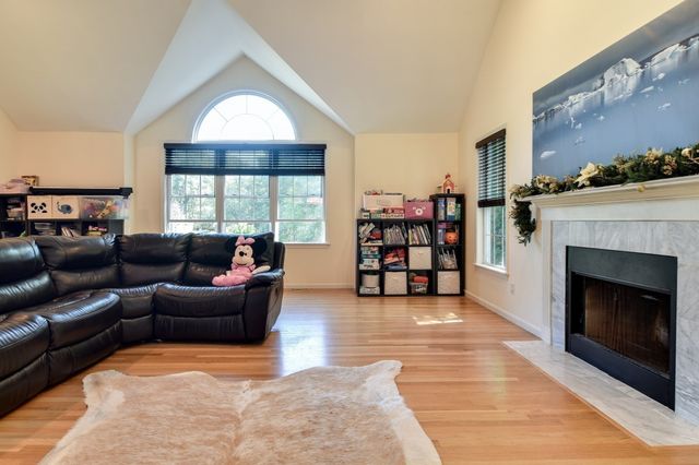 18 Pilgrim Rd, Ashland, MA 01721
