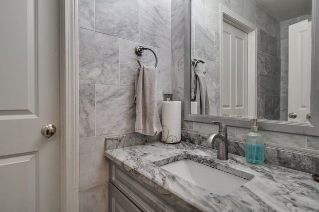 18 Pilgrim Rd, Ashland, MA 01721