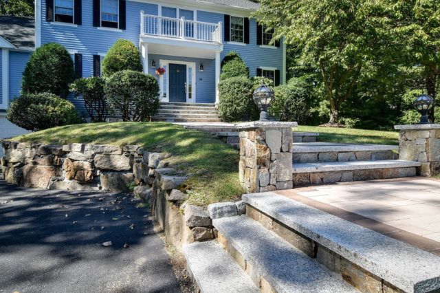 18 Pilgrim Rd, Ashland, MA 01721