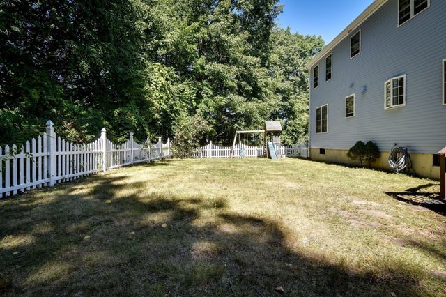 18 Pilgrim Rd, Ashland, MA 01721