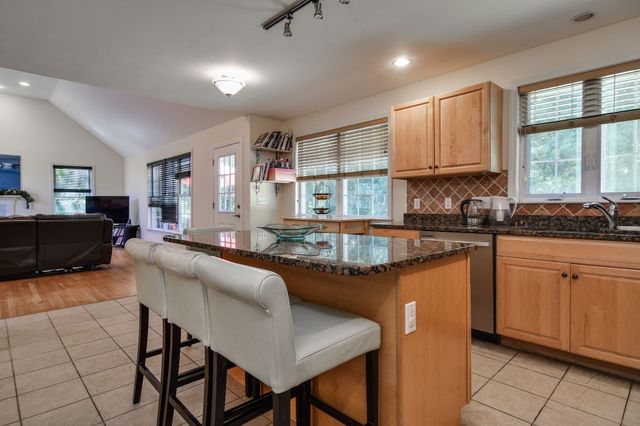 18 Pilgrim Rd, Ashland, MA 01721