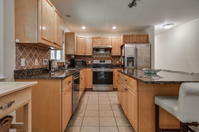 18 Pilgrim Rd, Ashland, MA 01721