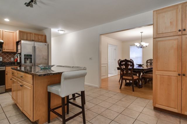 18 Pilgrim Rd, Ashland, MA 01721