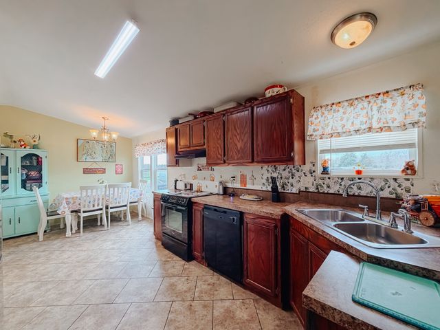 706 County Road 2260, Corsicana, TX 75109