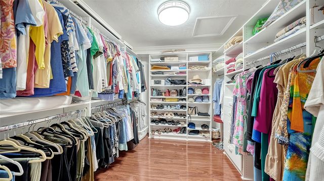 3988 LOSILLIAS DRIVE, Sarasota, FL 34238