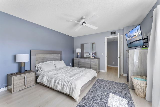 5704 Wheatley Court, Boynton Beach, FL 33436