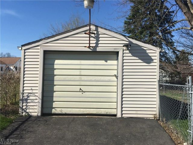 852 Marmion Avenue, Youngstown, OH 44502