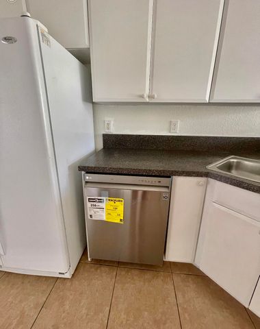 880 Pipers Cay Drive, West Palm Beach, FL 33415