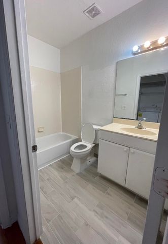 880 Pipers Cay Drive, West Palm Beach, FL 33415