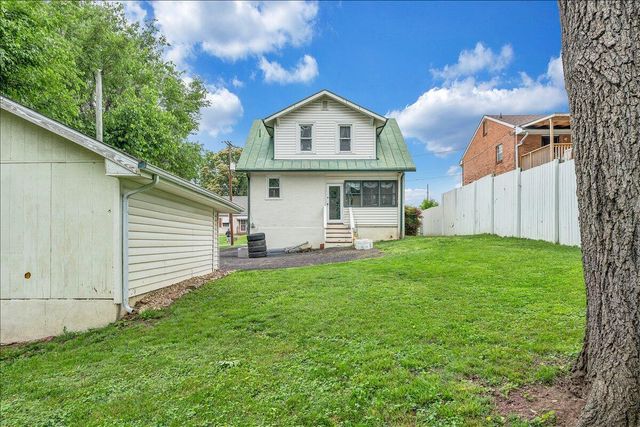 2304 Larchwood ST, Roanoke, VA 24012