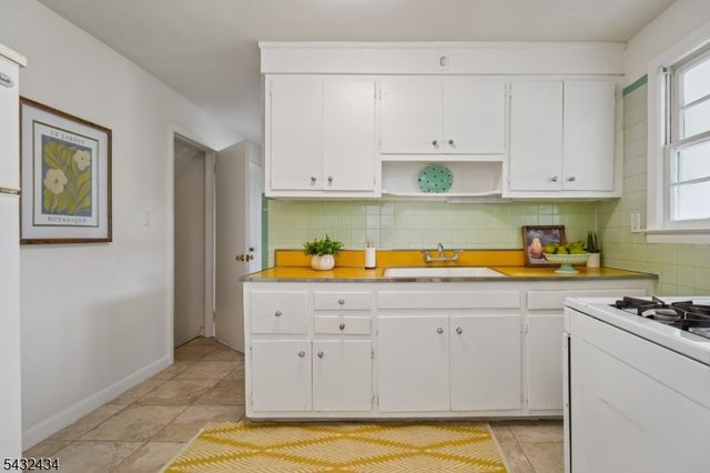 26 Rutgers Pl, Bloomfield Twp., NJ 07003