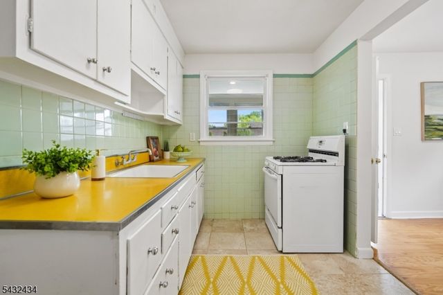 26 Rutgers Pl, Bloomfield Twp., NJ 07003