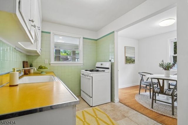 26 Rutgers Pl, Bloomfield Twp., NJ 07003