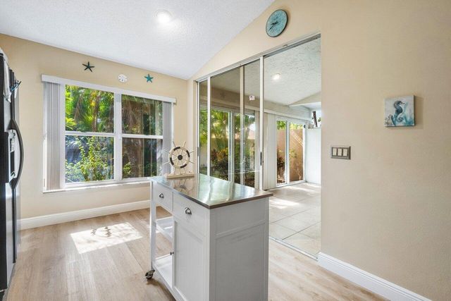 1804 Rosewood Way, Palm Beach Gardens, FL 33418