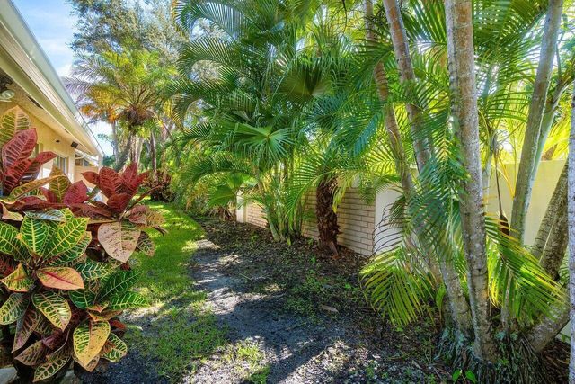 1804 Rosewood Way, Palm Beach Gardens, FL 33418