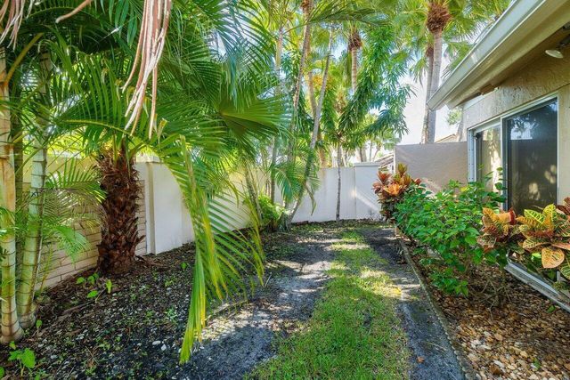1804 Rosewood Way, Palm Beach Gardens, FL 33418