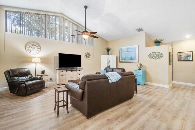 1804 Rosewood Way, Palm Beach Gardens, FL 33418