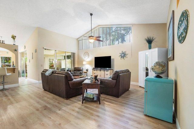 1804 Rosewood Way, Palm Beach Gardens, FL 33418