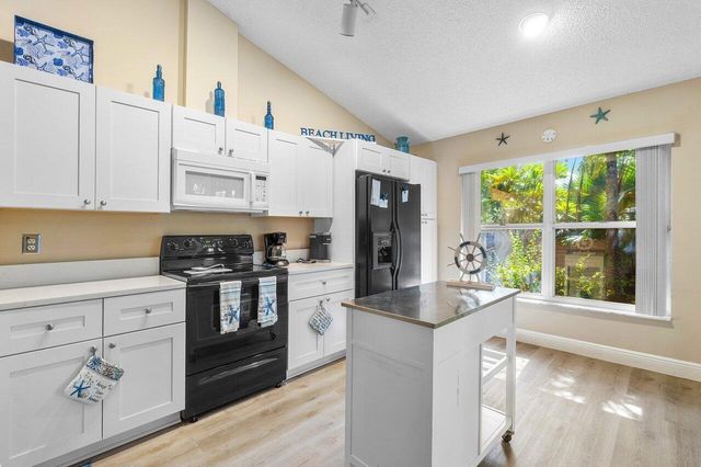 1804 Rosewood Way, Palm Beach Gardens, FL 33418