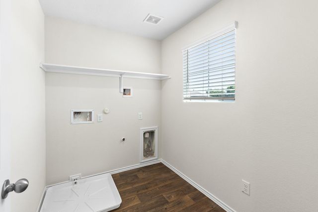 144 Harvest Creek DR, Uhland, TX 78640
