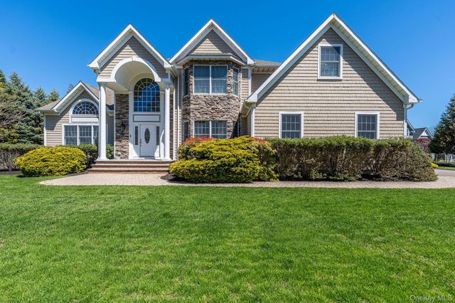 90 Caiola Court, Greenport, NY 11944