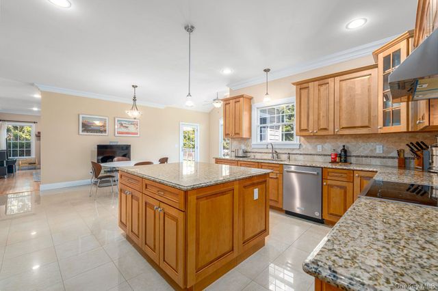 90 Caiola Court, Greenport, NY 11944