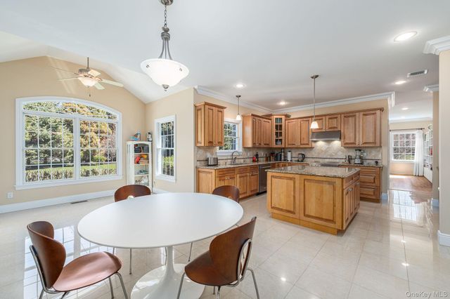 90 Caiola Court, Greenport, NY 11944