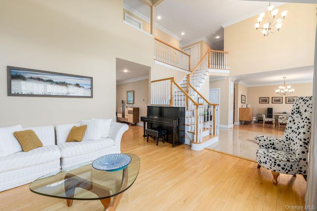 90 Caiola Court, Greenport, NY 11944