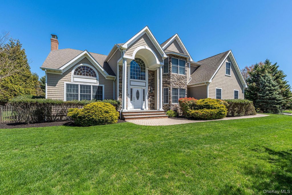 90 Caiola Court, Greenport, NY 11944