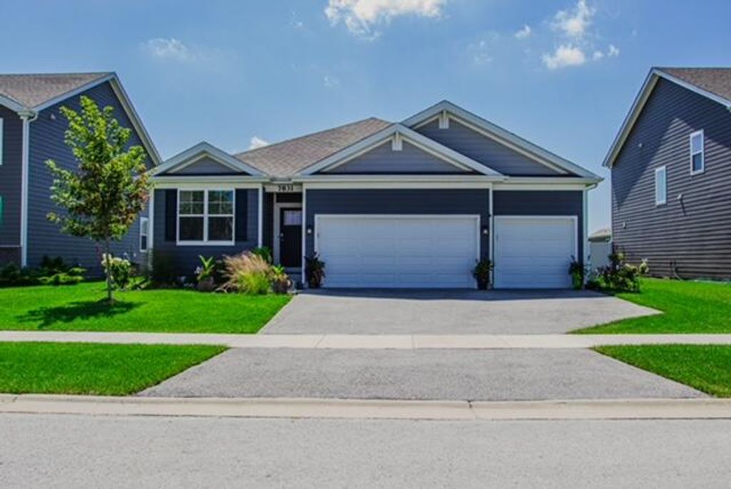 7831 W 105th Place, Crown Point, IN 46307